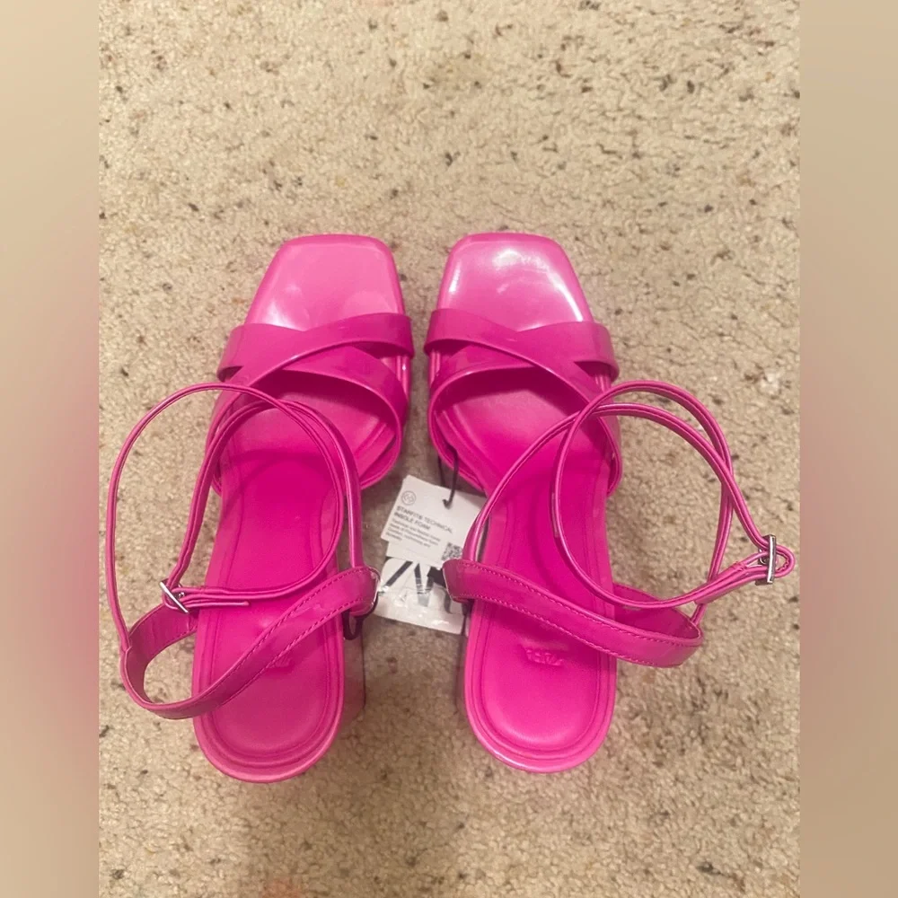 ZARA NEON PINK STRAPPY CHUNKY PLATFORM
HEELED SANDALS SIZE 8 NWT - Picture 9 of 16